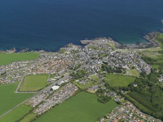 General oblique aerial view centred on the village of Portsoy, taken from the S.