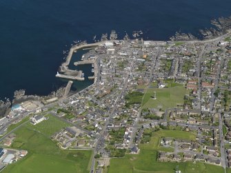 Oblique aerial view centred on the town of Macduff, taken from the SSE.