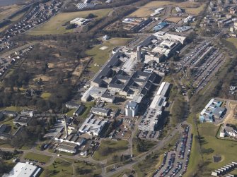 Oblique aerial view centred on the hospital, taken from the E.