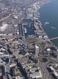 General oblique aerial view centred on the city, taken from the SW.