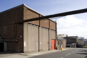 General stores, 90 Vintner Street, view from NW. This much rebuilt structure appears to follow the footprint depicted on the 1896 Ordnance Survey 1:2500 map but not on the 1867 map. The partial harling obscures the nature of the building.