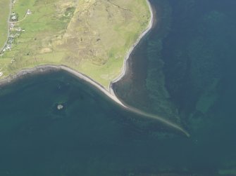 Oblique aerial view centred on the fish trap, taken from the SW.