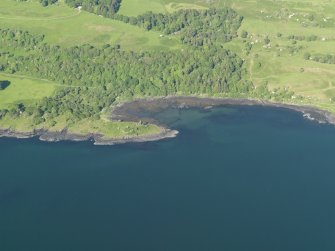 General oblique aerial view of Caisteal nan Con and the fish trap, taken from the SW.