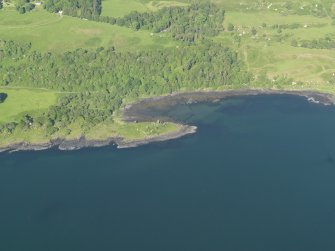 General oblique aerial view of Caisteal nan Con and the fish trap, taken from the SW.