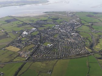 General oblique aerial view centred on the town, taken from the NE.