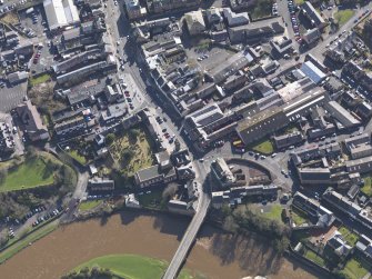 Oblique aerial view centred on the High Street with the Bridge of Annan adjacent, taken from the NW.