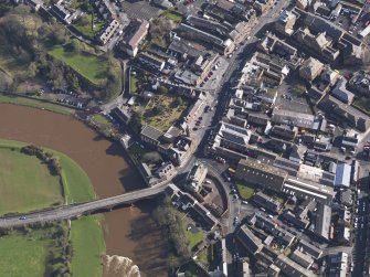 Oblique aerial view centred on the High Street with the Bridge of Annan adjacent, taken from the WSW.