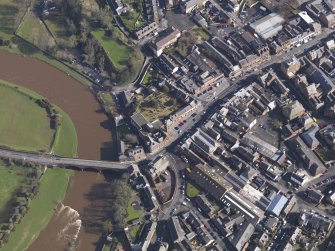 Oblique aerial view centred on the High Street with the Bridge of Annan adjacent, taken from the SW.