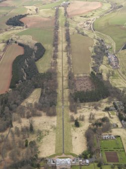 Oblique aerial view centred on the Avenue, taken from the SW.