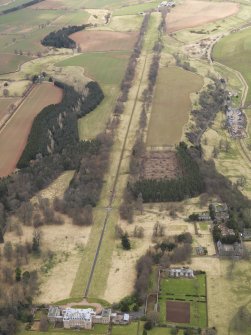 Oblique aerial view centred on the Avenue, taken from the SSW.