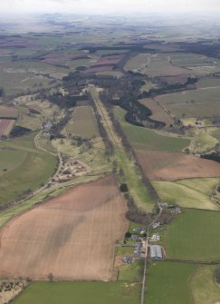 Oblique aerial view centred on the Avenue, taken from the NE.