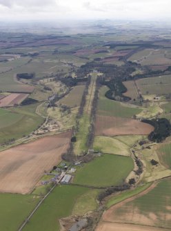 Oblique aerial view centred on the Avenue, taken from the NE.