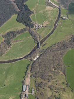 Oblique aerial view centred on the railway viaduct, taken from the S.