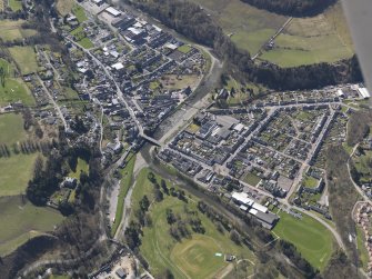 Oblique aerial view centred on the planned village with the town adjacent, taken from the NW.