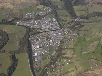 General oblique view centred on the town with the planned village adjacent, taken from the SE.