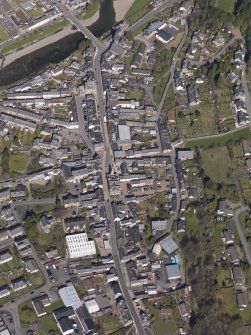 General oblique aerial view centred on the High Street, taken from the SE.