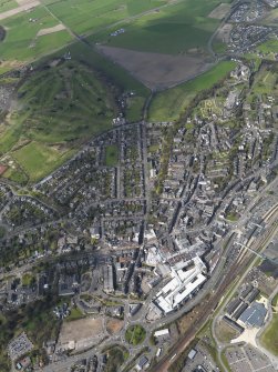 General oblique aerial view of the city centred on Stirling city centre, taken from the SE.