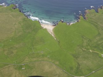 Oblique aerial view of the farmsteads at Inner Skaw, looking NNE.