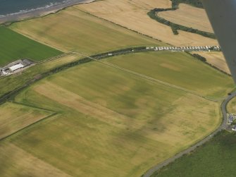 Oblique aerial view of the cropmarks of the settlement, taken from the ESE.