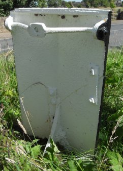 View of rear of guide plate.