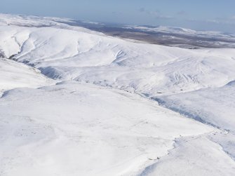 General oblique aerial view of Chew Green Roman fortlet and temporary camps, and a scooped settlement in snow, looking E.