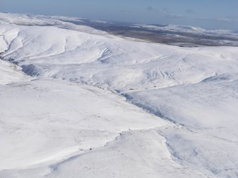 General oblique aerial view of Chew Green Roman fortlet and temporary camps, a scooped settlement and sheepfold in snow, looking E.