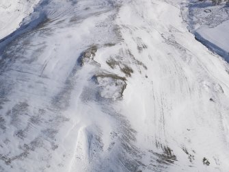 Oblique aerial view of palisaded settlement, scooped settlement, rig and furrow, cord rig and cultivation terraces under snow, looking to SE.