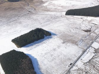 Oblique aerial view centred on the remains of the Roman Temporary Camps and the linear earthwork at Pennymuir, looking WNW.