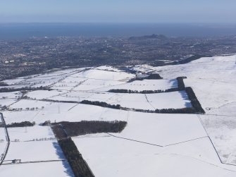 General oblique aerial view of Edinburgh, looking NE.