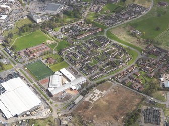 General oblique aerial view of Alloa, centred on the Alloa Park area, taken from the SW