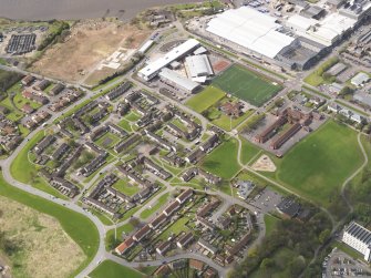 General oblique aerial view of Alloa, centred on the Alloa Park area, taken from the NE