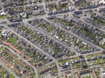 General oblique aerial view of Tillicoultry, centred on area between High Street and Walker Terrace, comprising Stirling Street, Ochil Street, Hamilton Street and Hill Street, taken from the N