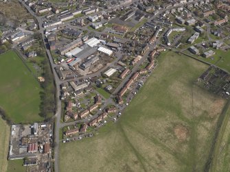 General oblique aerial view of Tillicoultry, centred on Hareburn Road and Paton's Mill, with Oak Mill to bottom left, taken from the SW