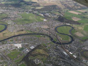 General oblique aerial view of the city centred on the River Forth flowing through the city centred on the Causewayhead area, taken from the S.