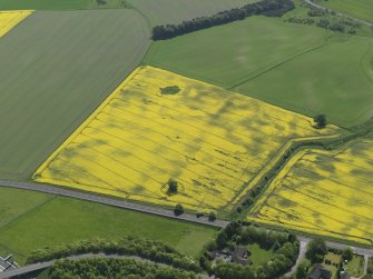 Oblique aerial view centred on the cropmarks of the drains at Huttonburn Bridge, taken from the NW.
