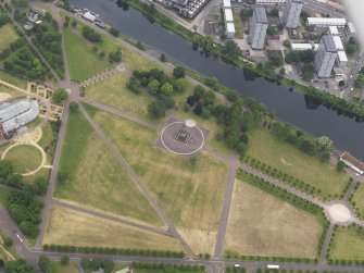 Oblique aerial view of the parchmarks of the air raid shelters at Glasgow Green, looking S.