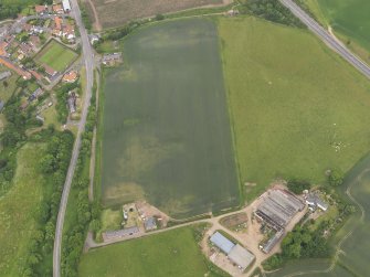 Oblique aerial view of the cropmarks of the pits and Chapelhill, taken from the SSW.