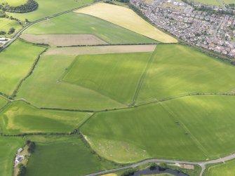 General oblique aerial view of the cropmarks of the settlement and the possible moated site, taken from the NNE.