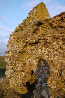 View of the Western end of the South elevation of Kirkapol Chapel, Tiree, taken from the South.