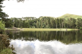 General view of the dam, from N.