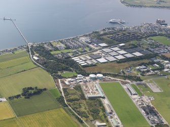 Oblique aerial view of Invergordon, looking S.