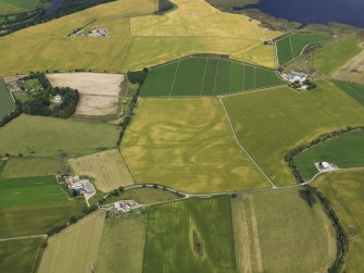 Oblique aerial view of the cropmarks of the palaeochannels between the River Findhorn and the Burn of Mosset, looking NNW.