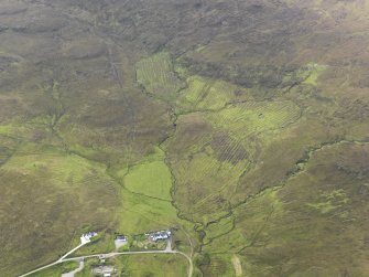 Oblique aerial view of the field boundaries, lazy beds and buildings, looking SW.