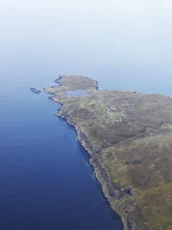 General oblique aerial view centred on the harbour at Loch na h-Airde, the 'Viking Canal’ and Rubh' an Dunain, looking WSW.