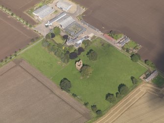 General oblique aerial view of Braikie Farm, centred on  Braikie Castle, taken from the S.