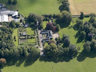 General oblique aerial view of the Pitscandly Estate, centred on Pitscandly House, taken from the SE.