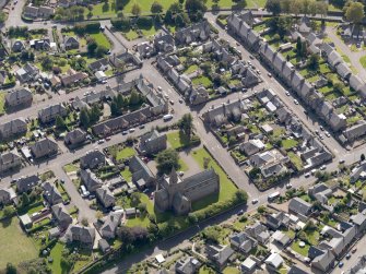 General oblique aerial view of the Montrose Road area of Forfar, centred on Lowson Memorial Church, taken from the NNE.