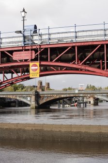 Detail showing arch, with weir partly raised and Albert bridge behind.