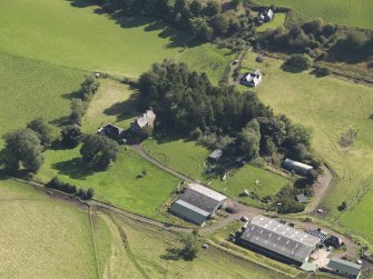 General oblique aerial view of Baldovie Farm, centred on Baldovie farmhouse taken from the NW.