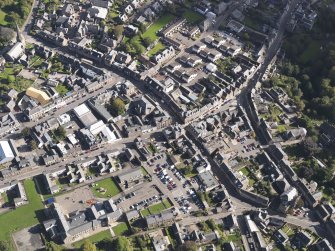 General oblique aerial view of the centre of Brechin, centred on the High Street, taken from the NW.